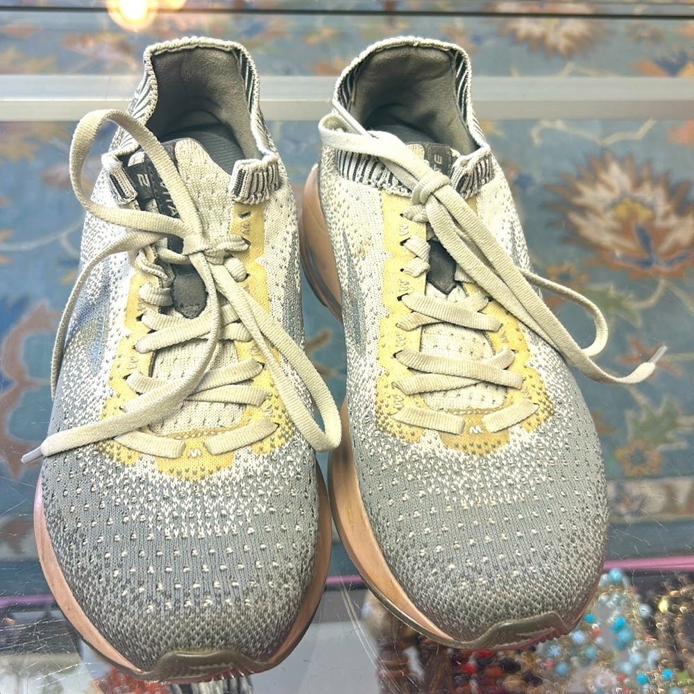 Brooks Women's Levitate 2 Running Shoes Size 8.5